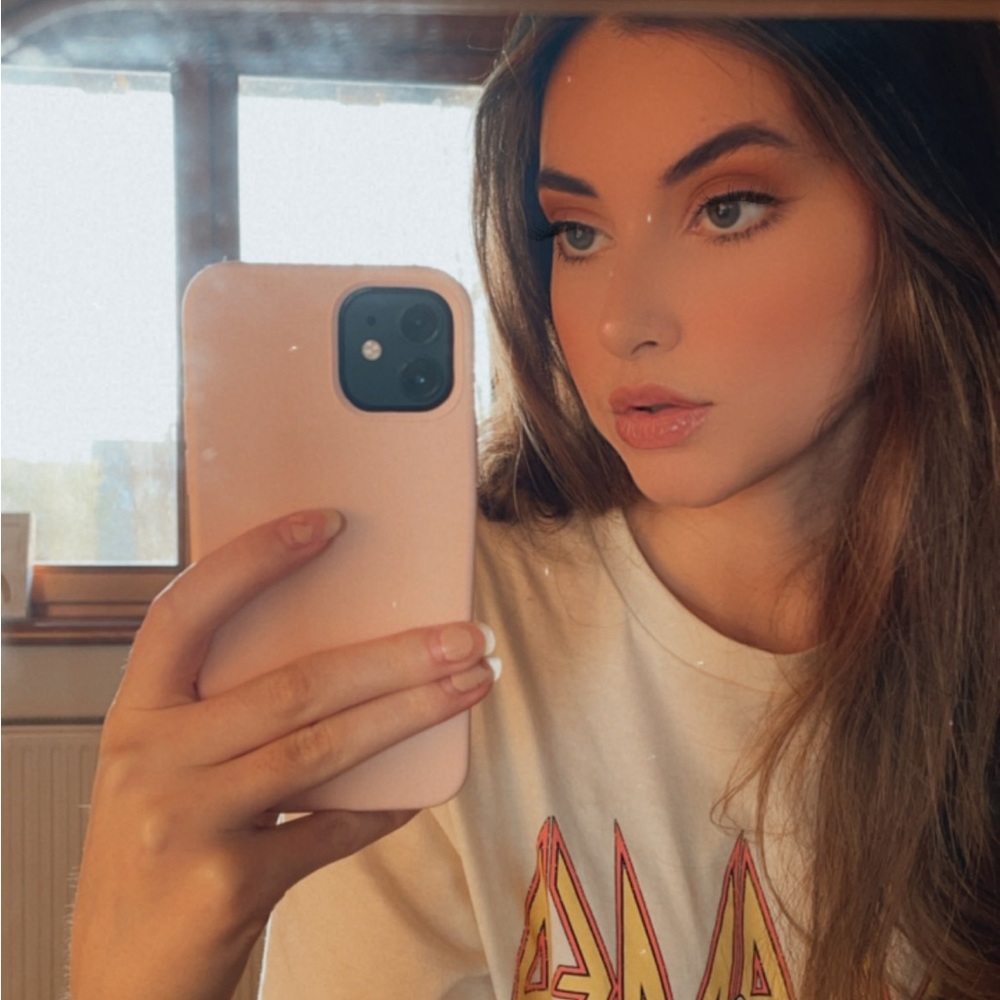Meet your Posher, Charli